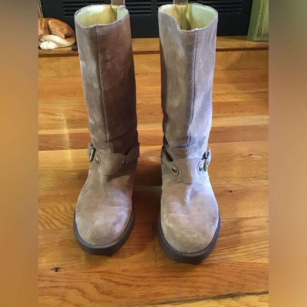 Stylish Tan Women's Boots